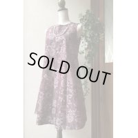 Ａラインフレアーワンピース（9号）オリジナル、和柄、1点もの、着物リメイク、着物リメイクワンピース、紬ワンピース、あずき色、ピンク色、ノースリーブワンピース、ひざ丈ワンピース、モダンワンピース、紬ワンピース、絹素材、フォーマルワンピース）