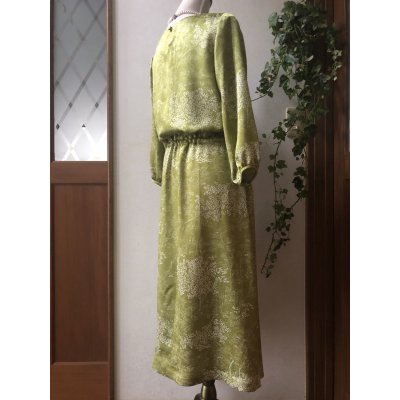 画像9: 長袖ワンピース 9号（オリジナル、和柄、1点もの、着物リメイク、着物リメイクワンピース、黄緑色、ウエスト紐調節ワンピース、モダンワンピース、フォーマルワンピース、パーティーワンピース、ナチュラル、自由コーデ）