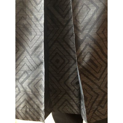 画像12: 紬トレンチコート（9号）都会を歩く、着物リメイク、着物リメイクコート、紬コート、絹コート、一点物、オリジナルコート、和柄、和柄コート、モダンコート、レトロコート、粋なコート、個性的、ネイビーコート、和柄コート、着物コート、幾何学模様）