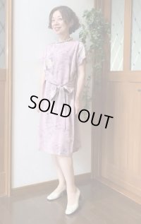 ワンピース（9〜11号）着物リメイク、着物ワンピース、羽織、刺繍、くすみピンク、ひざ丈ワンピース、フレンチスリーブ、ヴィンテージ、レトロ、フォーマル、ドレスアップ、和柄