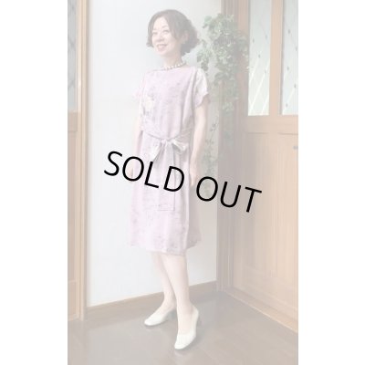 画像1: ワンピース（9〜11号）着物リメイク、着物ワンピース、羽織、刺繍、くすみピンク、ひざ丈ワンピース、フレンチスリーブ、ヴィンテージ、レトロ、フォーマル、ドレスアップ、和柄