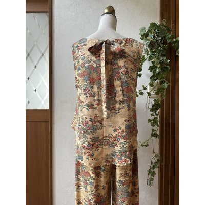 画像18: セットアップパンツスーツ（9〜11号）着物リメイク、着物リメイクセットアップ、オリジナル、和柄、ベージュ、1点もの、絹、パンツセットアップ