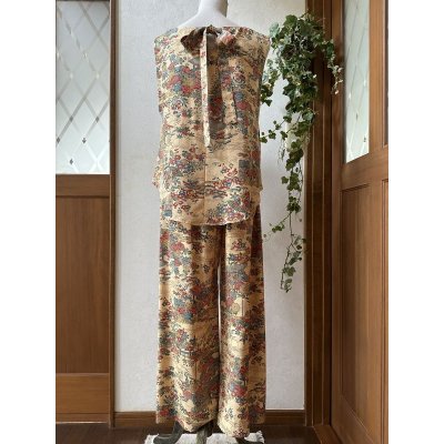 画像17: セットアップパンツスーツ（9〜11号）着物リメイク、着物リメイクセットアップ、オリジナル、和柄、ベージュ、1点もの、絹、パンツセットアップ