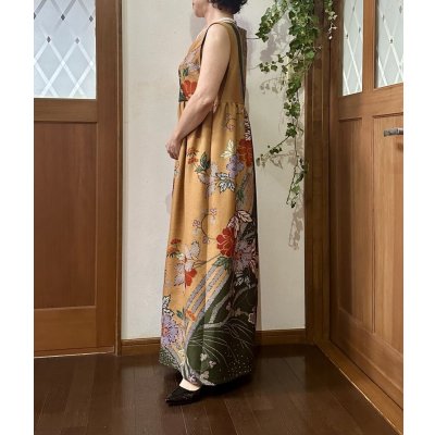 画像15: カシュクール風ハイウエストドレス 9〜11号（からし色、オリジナル、和柄、1点もの、着物リメイク、着物リメイクドレス、フォーマルドレス、ノースリーブドレス、モダン、パーティードレス、振袖リメイク）