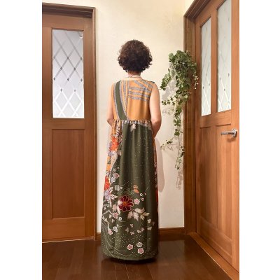 画像17: カシュクール風ハイウエストドレス 9〜11号（からし色、オリジナル、和柄、1点もの、着物リメイク、着物リメイクドレス、フォーマルドレス、ノースリーブドレス、モダン、パーティードレス、振袖リメイク）