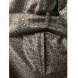 画像6: 紬トレンチコート（9号）大人の味、着物リメイク、着物リメイクコート、紬コート、絹コート、一点物、オリジナルコート、和柄、和柄コート、モダンコート、レトロコート、粋なコート、個性的、ネイビーコート、和柄コート、着物コート） (6)