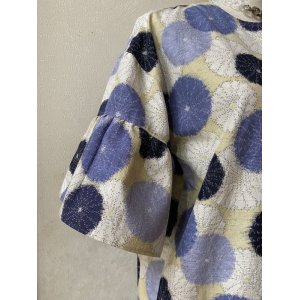 画像: ノーカラーギャザーコート（フリーサイズ）着物リメイク、花柄、菊模様、一点物、オリジナル、紬、絹素材、モダン、着物リメイクコート、レトロ、クラシカル）